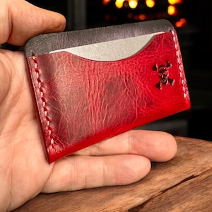 Cartera minimalista de cuero con tres bolsillos fabricada en cuero italiano