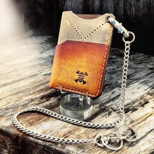 Cartera minimalista de cuero de cuatro bolsillos con cadena hecha de cuero italiano de primera calidad