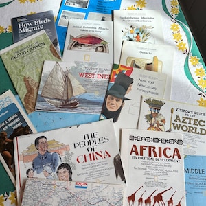 1980er Jahre National Geographic Map Collection und mehr, Weltkarte und Kultur (EP-A044)