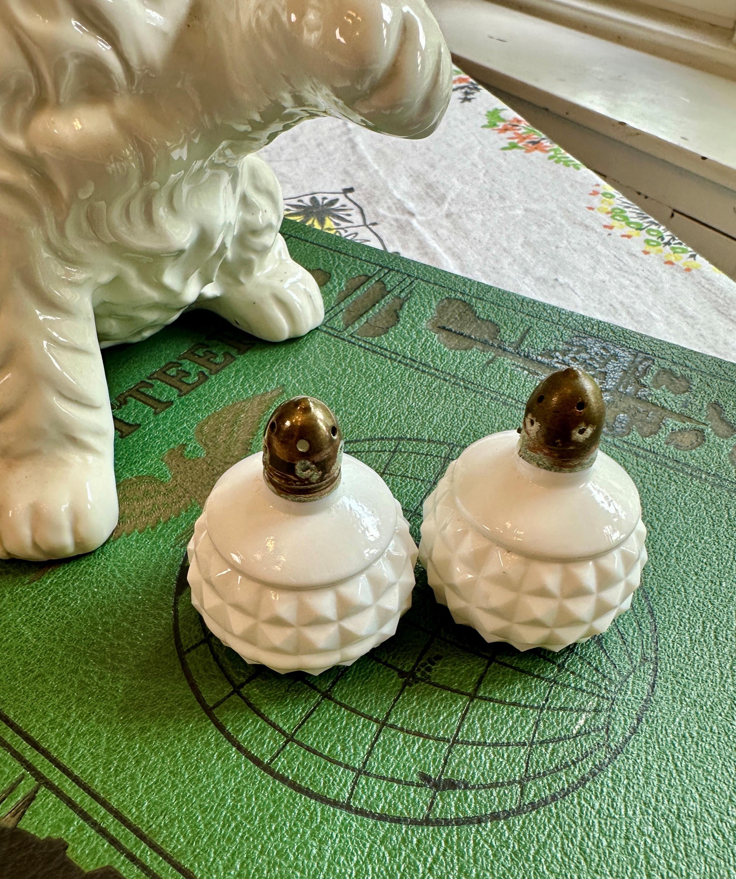 Vintage MCM Milk Glass Salt and Pepper Shakers JAPAN (HG-A124) - Etsy