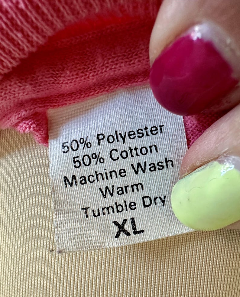 May include: White care label with black text. The label reads "50% Polyester 50% Cotton Machine Wash Warm Tumble Dry XL".