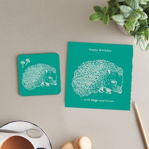 Bon anniversaire... avec porcs et baisers Hedgehog carte + ensemble cadeau coaster