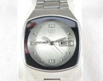 Original VINTAGE SEIKO 5 Day-Date Automatic Japan Made Wrist