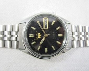 Vintage SEIKO 5 17 Jewels Automatic Day Date Japanese Wrist Gent's