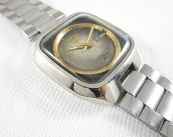 Original VINTAGE SEIKO 5 Day-date Automatic Japan Made Wrist
