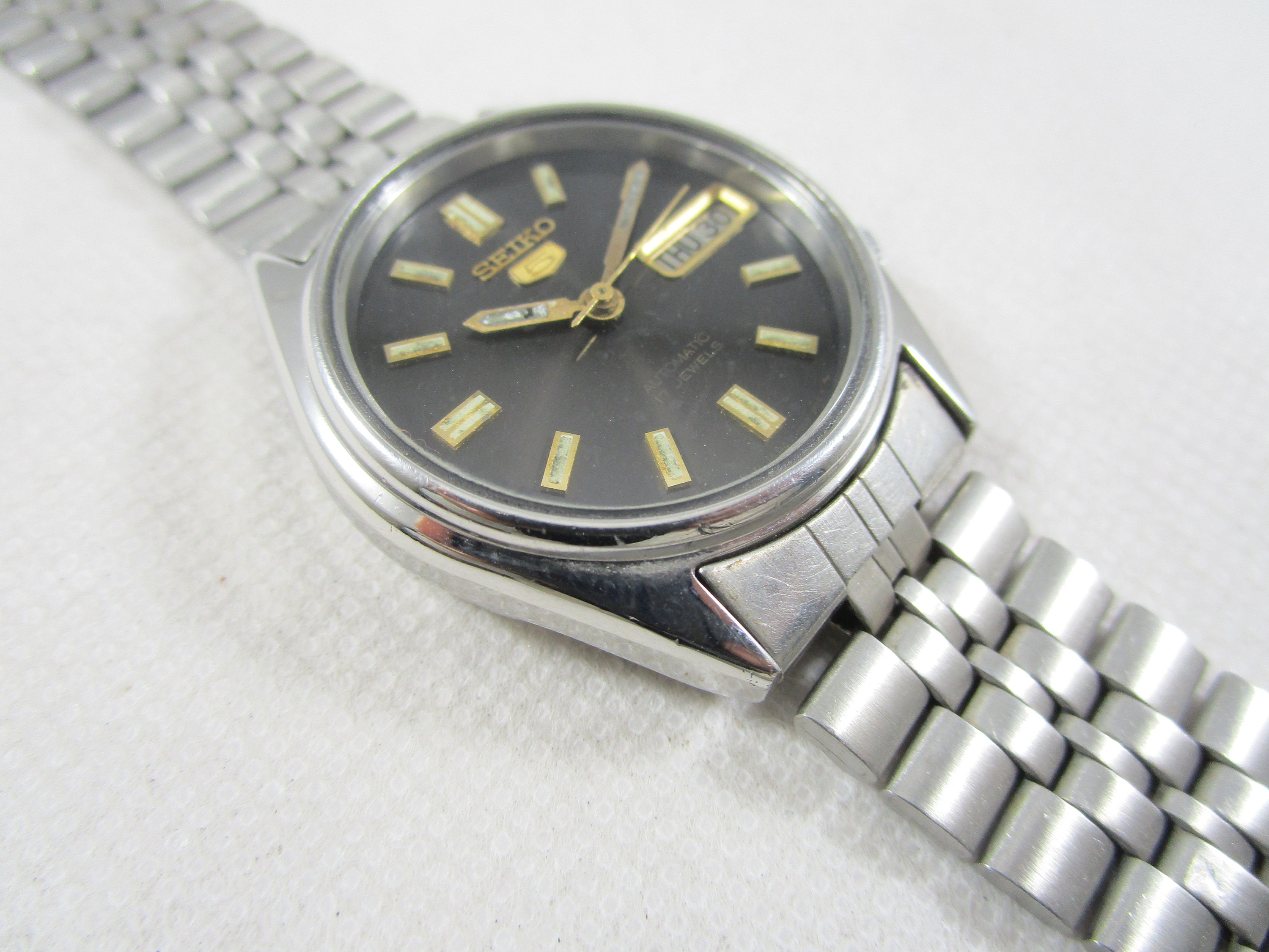 Vintage SEIKO 5 17 Jewels Automatic Day Date Japanese Wrist