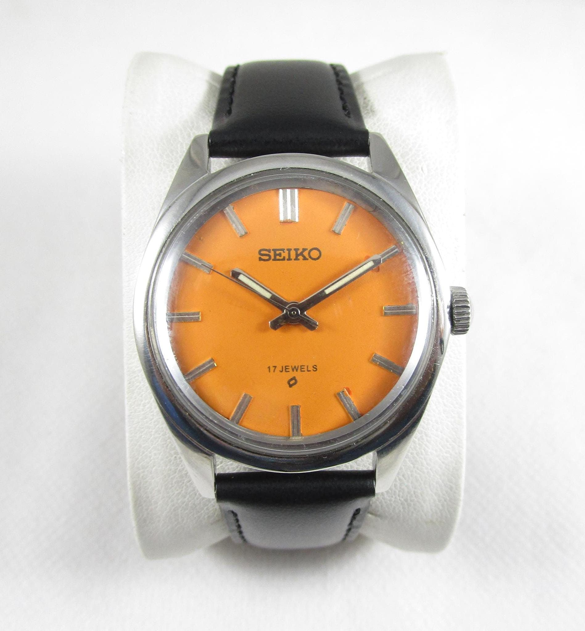 VINTAGE SEIKO 5 17 JEWELS Date Hand Winding Japan Made Wrist Watch