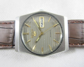 Seiko Presmatic Automatic 33 Jewels Day Date Calendar Textured