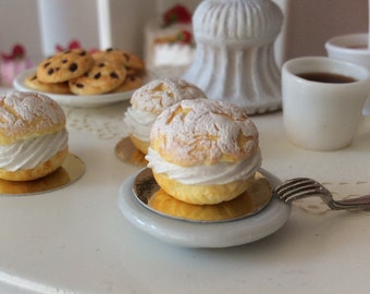 Chou à la Crème Chantilly for Blythe.