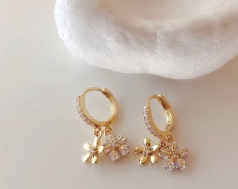 Daisy Drop Earrings - gold drop daisy earrings - Gold Daisy Dangle Earrings  - floral dangle earrings - flower drop earrings - 925 Post