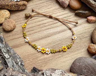 WILDFLOWER MEADOW tiny sunflower and daisy beaded bracelet adjustable