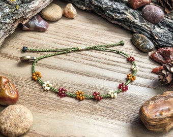FLOWERS IN LOVE (Kelsie) adjustable tiny flower beaded bracelet, grow wild, outdoorsy, earthy colors, mother nature, bridal bouquet