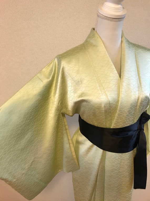 Light green silk kimono / vintage silk kimono / me