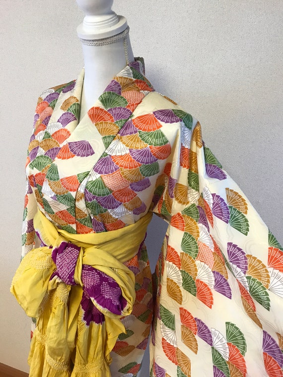 Vintage Japanese kimono Decorated with Japanese fa
