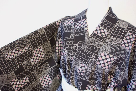 Black kimono with pink/ Japanese kimono robe komon