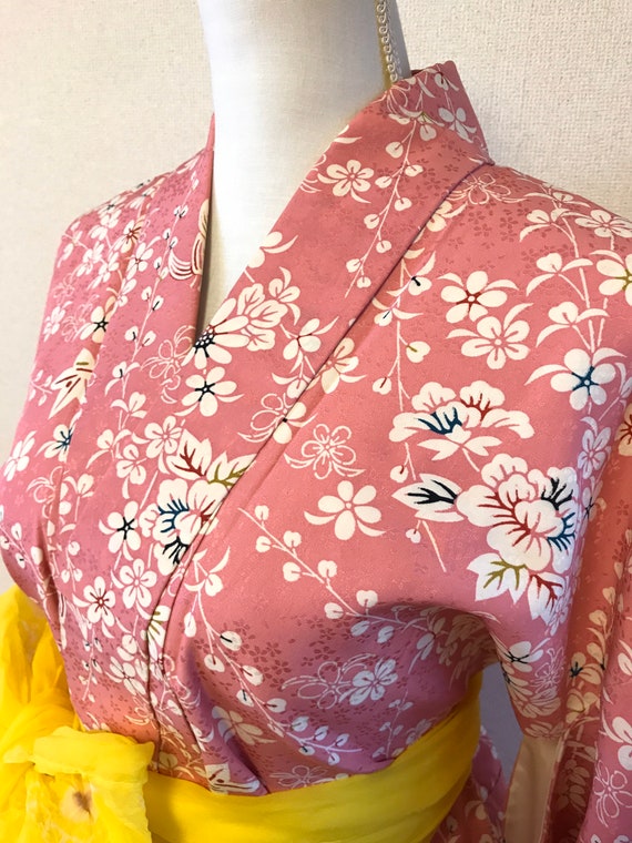 Pink with white flowers kimono, vintage kimono, Ja