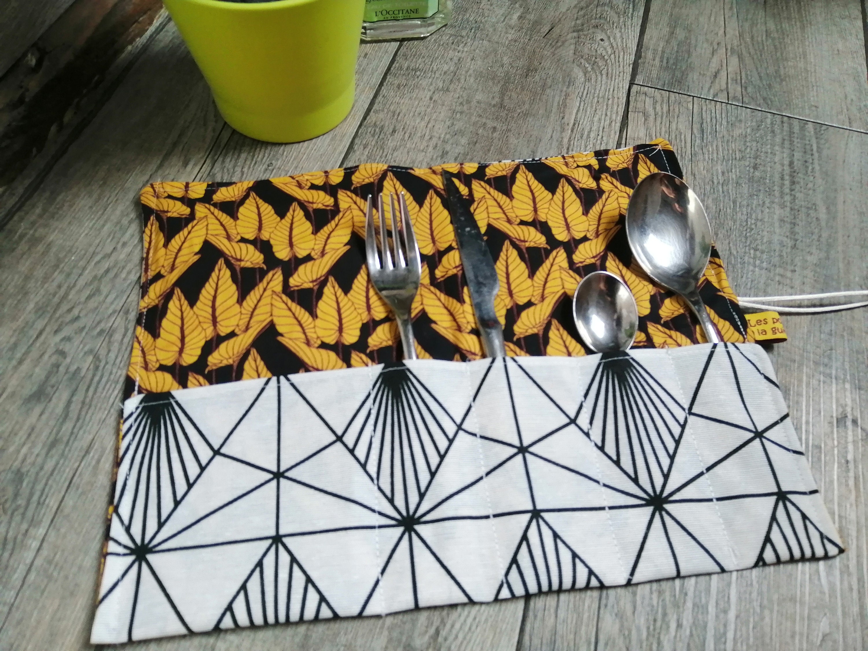 Range-couverts // trousse à couverts, étui à couvert "feuilles d'automne et graphique noir & blanc"