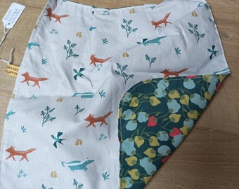 Serviette élastique pour le repas des enfants "animaux de la forêt et pétales" / école maternelle