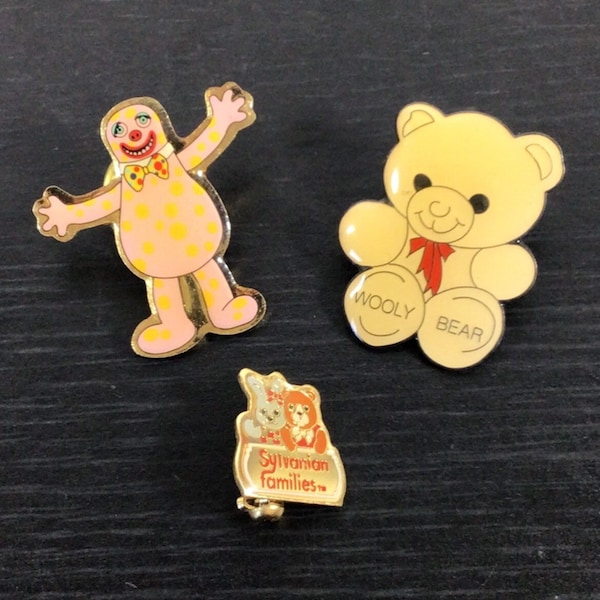 Vintage Group Of Three Pin Badges - Mr Blobby - Woolworths Wooly Bear - Sylvanian Families