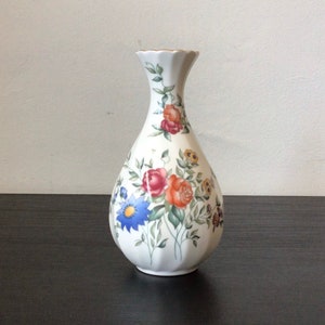 Vintage 1990 Wedgwood Avebury Vase