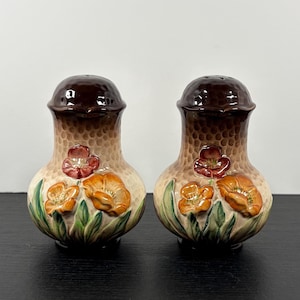 Carlton ware 脚付き マグカップ 雑貨 英国 ヴィンテージ デザートカップ 持ち手付き マグ ライムグリーン 花瓶 92905 Walking Ware ウォーキングウェア マグカップ｜カールトンウェア