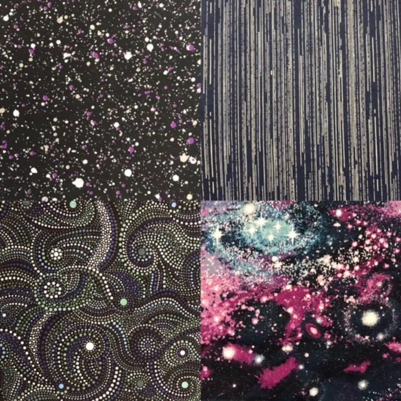 K&ouml;nnte beinhalten: Eine Collage aus vier Stoffmustern. Eines zeigt einen schwarzen Hintergrund mit wei&szlig;en und lila Spritzern. Ein anderes hat vertikale silberne Linien auf einem marineblauen Hintergrund. Das dritte hat ein gepunktetes Wirbelmuster, und das letzte zeigt eine Galaxie mit rosa und blauen Farbt&ouml;nen.