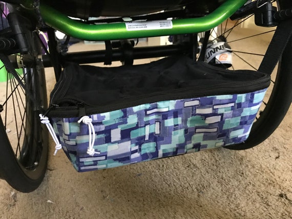 Wheelchair under-the-seat cargo bag -- zippered