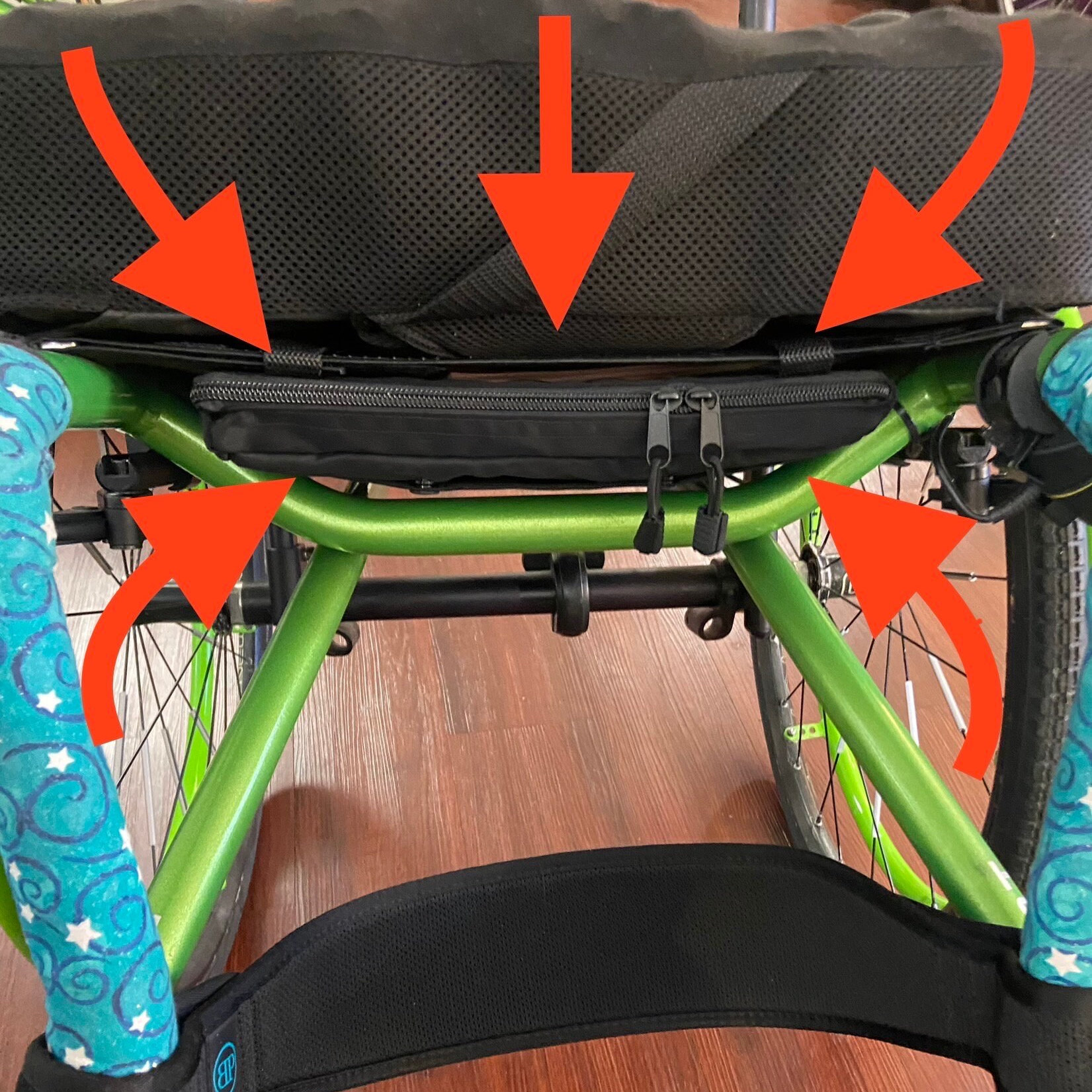 Under-the-seat zippered pocket for wheelchairs 2.0