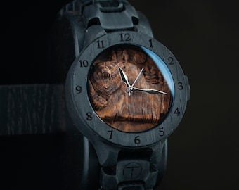 Reloj de madera de oso de montaña | Reloj grabado | Reloj de madera de roble pantano | Reloj de madera para hombre | Oso celta | Reloj de oso del bosque | Reloj de pulsera para hombre.