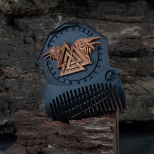 Conjunto de Yelmo de Awe de edición limitada Peine de madera para barba Valknut y Cuervos Reloj de pulsera Helm of Awe Reloj de madera celta joyería nórdica imagen 8