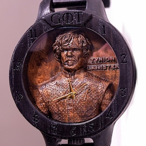Tyrion Lanister | Presente de Game of Thrones | O inverno está chegando | dragão de gelo | Presente de dragão | Relógio de madeira | Pulseira gravada | Relógio masculino de madeira