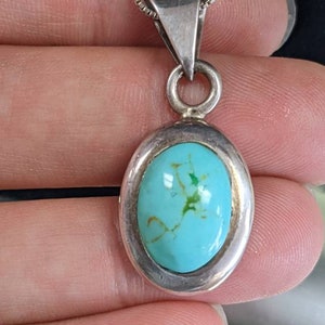 Colgante de turquesa en plata de ley con cadena de plata de ley, pieza firmada
