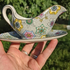 1950&#39;s Chintz Creamer Set Elijah Cotton Ltd. Lord Nelson Ware Staffordshire England in Kaleidoscope pattern