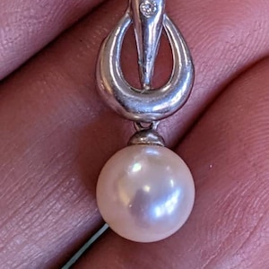 Diamond and Pearl, Platinum Pendant
