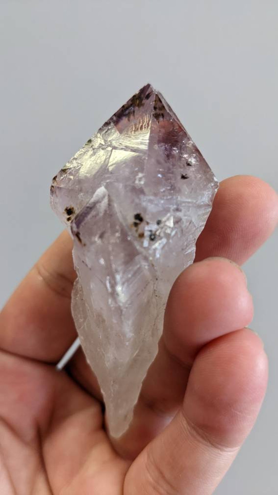 カコクセナイトを含む大きなアメジスト結晶 - Etsy 日本