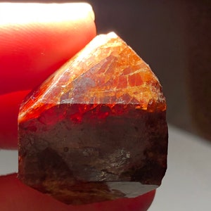Gran Gemmy Rojo Zircon Cystal