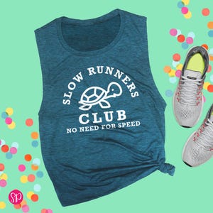 Slow Runners Club Womens Muscle Tank, Funny Turtle Running Tank for Women, Race Day Ladies Graphic Tee