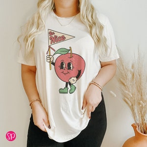 Retro Back to School Graphic Tee, Be Nice Teacher Apple T-Shirt, Cute Teaching Shirts for Women, Fall Apple Fruit Shirt