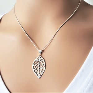 Sterling Silver Leaf Charm Necklace, Dainty Leaf Charm Necklace, Silver Necklace for Women, Minimalist Jewelry.