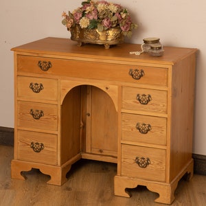 Dark pine sale dressing table