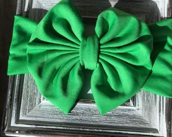 Christmas baby head wrap, Baby head wraps, green bow, baby headbands, baby bows, baby headwraps, baby girl nylon headbands, baby turban