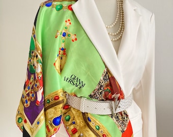 Écharpe Versace Écharpe en soie vintage Écharpe Gianni Versace emblématique Écharpe surdimensionnée Vierge à l'enfant Édition limitée des années 91