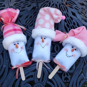 Frosty Popsicle DIY, Frosty snowman popsicle tutorial, Christmas Decor video, Frosty Tutorial, Wreath Enhancements Tutorial, Snowman DIY image 3