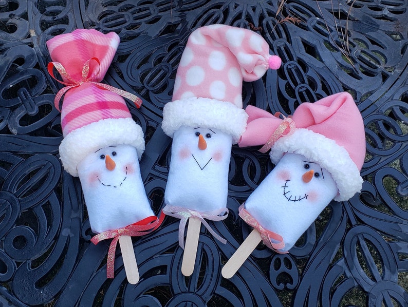 Frosty Popsicle DIY, Frosty snowman popsicle tutorial, Christmas Decor video, Frosty Tutorial, Wreath Enhancements Tutorial, Snowman DIY image 3