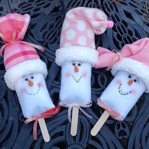 Frosty Popsicle DIY, Frosty snowman popsicle tutorial, Christmas Decor video, Frosty Tutorial, Wreath Enhancements Tutorial, Snowman DIY image 4