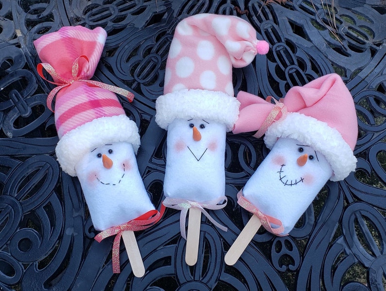 Frosty Popsicle DIY, Frosty snowman popsicle tutorial, Christmas Decor video, Frosty Tutorial, Wreath Enhancements Tutorial, Snowman DIY image 4