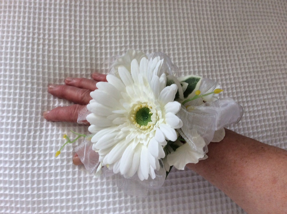 White Gerbra Wrist Corsage White Daisy Mother of the Bride / Etsy