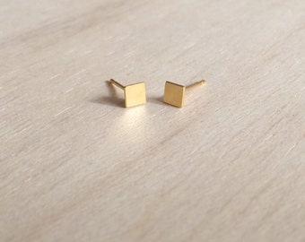 Pendientes cuadrados mini, pendientes pequeños, pendientes baño oro, pendientes mini, pendientes minimalistas, pendientes geométricos