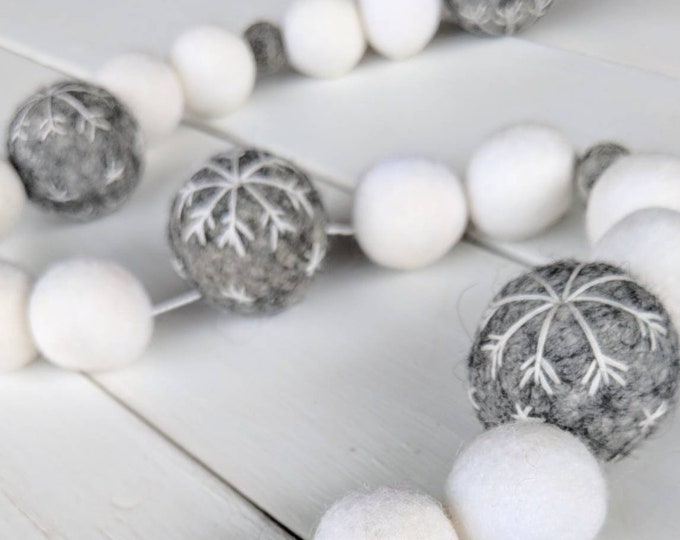 Christmas Garland : Snowflake Christmas Garland