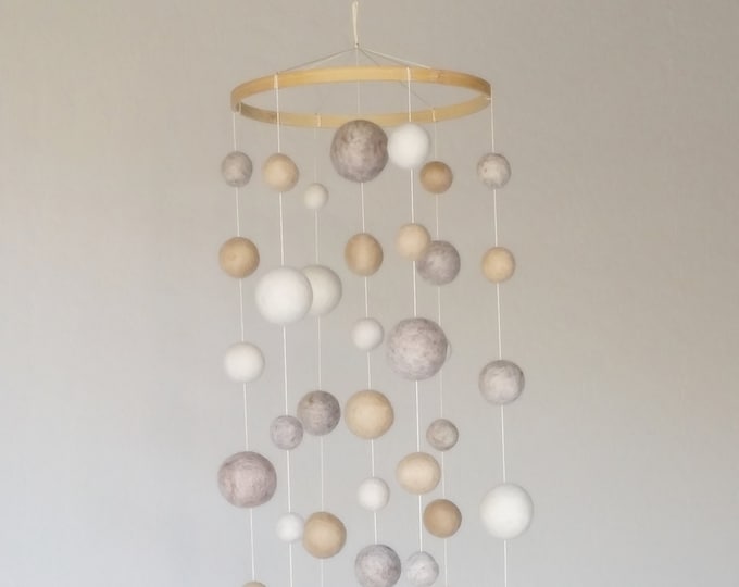 Pom Pom Baby Mobile : Felt Ball Baby Mobile / Gender Neutral Baby Mobile